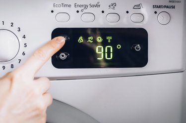 Temperature screen on a washing machine.