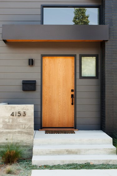 11 Gorgeous Front Door Colors for a Gray House