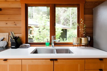 A Picture To Ponder: Kitchen Countertop Plate Rack - A Storied Style