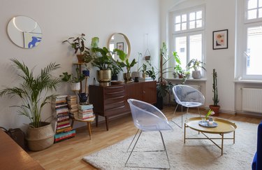 eclectic boho midcentury living room with round coffee table and acrylic chairs