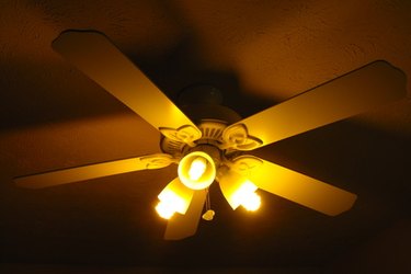 How To Take Off Light Cover On Ceiling Fan