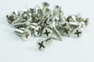 Small pile of screws.