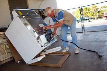 General Electric's Net Income Falls