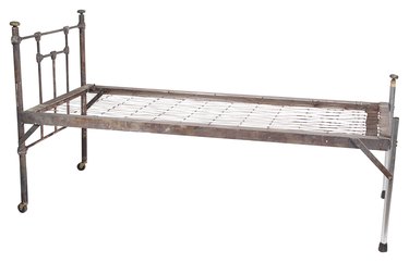 Anyone have any tips of stopping my futon mattress from sliding? It has a  metal frame so the grips that  sells won't work because they are for  wood slats! : r/ApartmentHacks