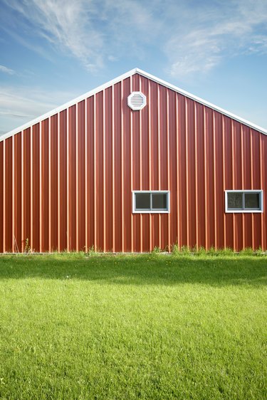 Pole building Barn in red