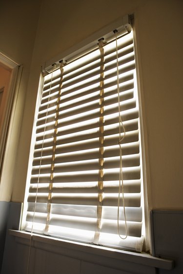 How to Repair Broken or Bent Window Blinds