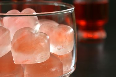 This new ice cube tray has been designed to freeze liquids in 10 minutes