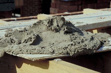 laying concrete blocks without mortar