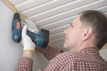 Installing molding to ceiling