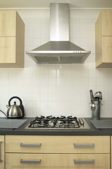 How to clean a range hood: with expert tips