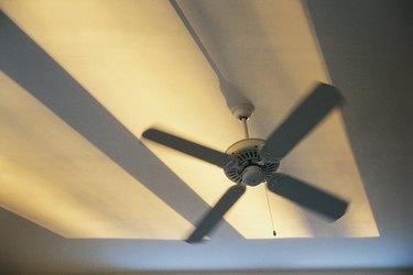 Change A Bulb In Hunter Ceiling Fan