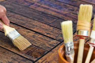 How to Spray Polyurethane  Polyurethane over paint, Using a paint