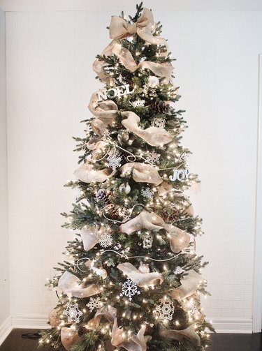 How to Put Ribbon Garland on a Christmas Tree  Hunker