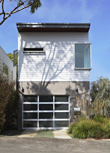 This Santa Monica home is an example of Siegal's prefab style.