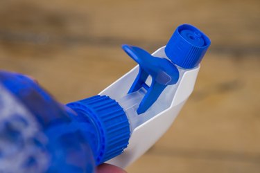 How to Fix a Spray Bottle That Isn't Spraying