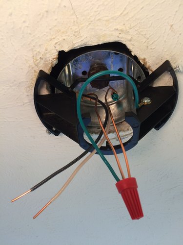 Grounding wires for circuit, fan, and electrical box