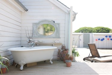 outdoor bath