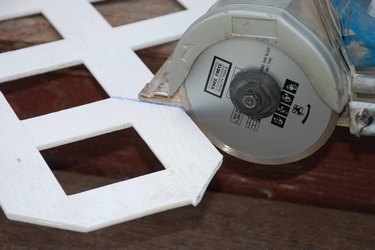 can you cut vinyl lattice with a circular saw? 2