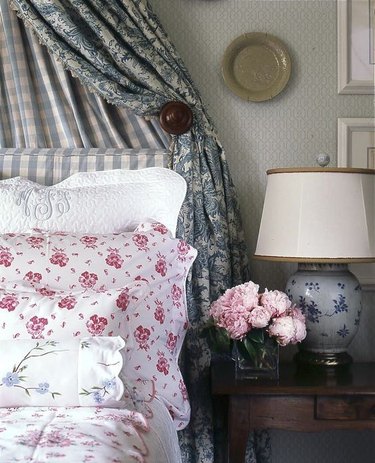 english cottage bedroom