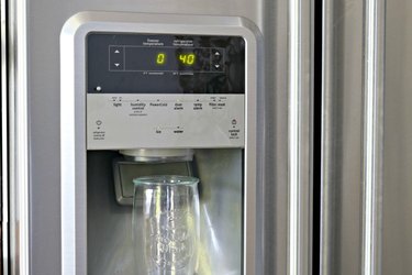 How to Clean an Ice Maker