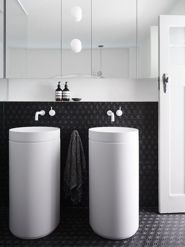 40+ Black & White Bathroom Design and Tile Ideas