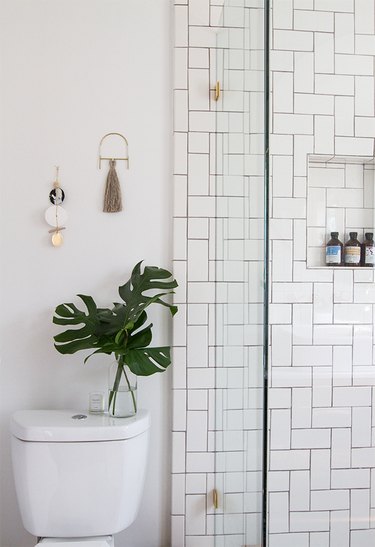 green plant minimal decor bathroom