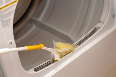 How to Deodorize a Dryer