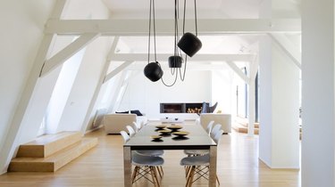dining room with suspension chandelier