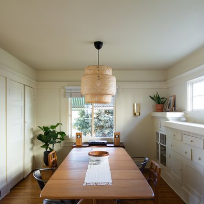 Modern dining room lighting idea with woven pendant