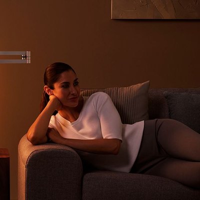 Dyson Lightcycle Morph soft light in living room
