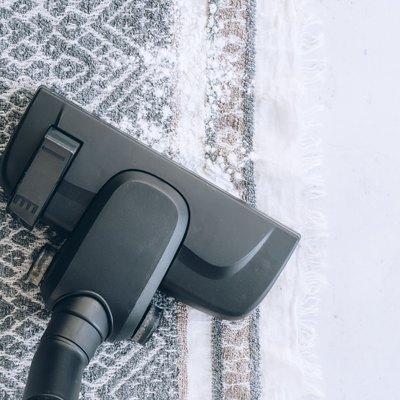 Vacuum cleaning rug