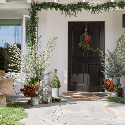 Christmas decor idea for festive porch