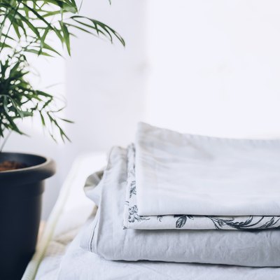 Clean linens and bed mattress