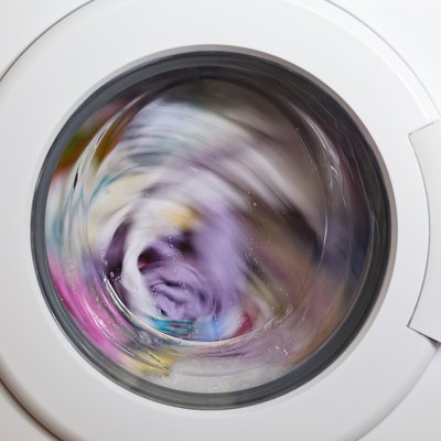Washing machine door with rotating garments inside