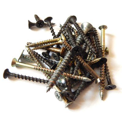 Screws, wood screws and metal screws.