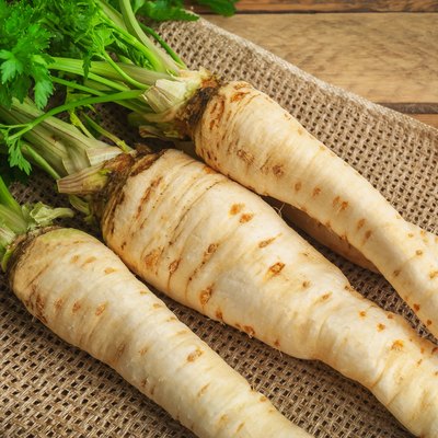 raw parsley roots