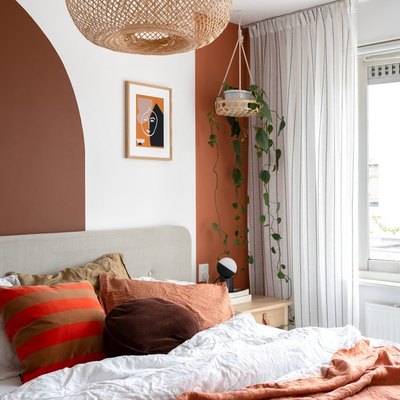 modern fall decor in the bedroom with wall paint