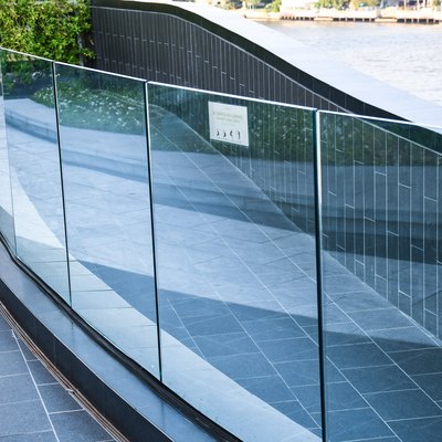 tempered laminated glass railing balustrade panels frame less safety glass for modern architectural buildings.