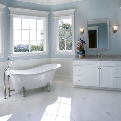 Luxury Master Bathroom with Free Standing Bath Tub