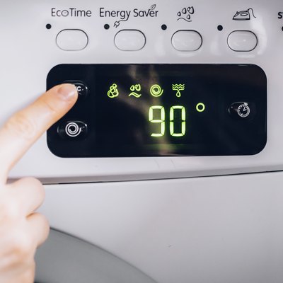 Temperature screen on a washing machine.