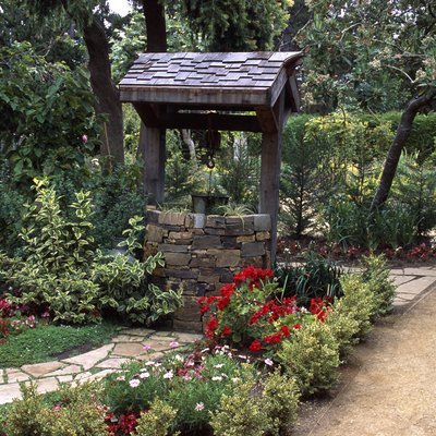 Photo, a wishing well surrounded by a garden, Color