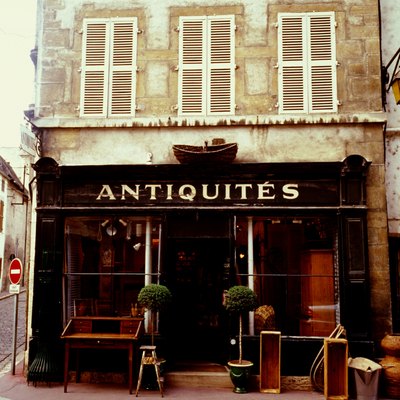 Edifice of an old fashioned building with an antique shop