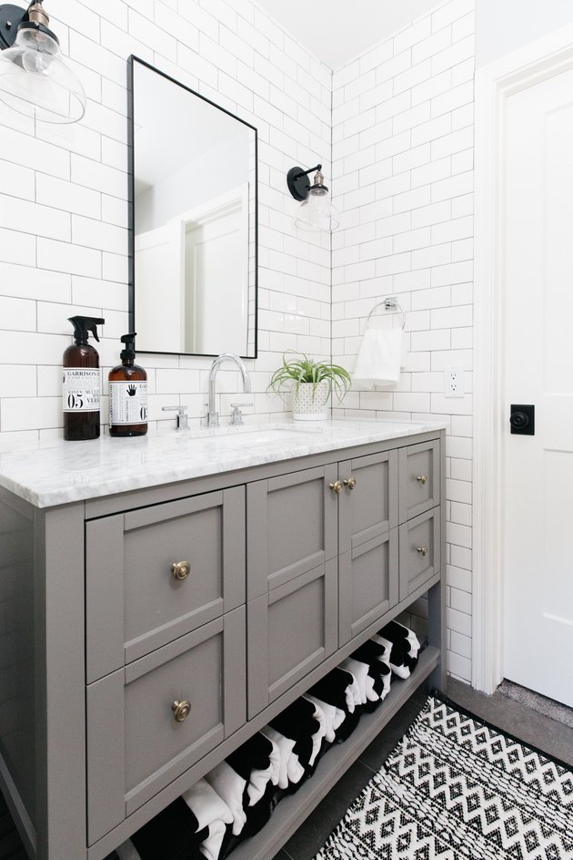 12 Bathrooms With Gray Cabinets That Will Melt Your Stress ...