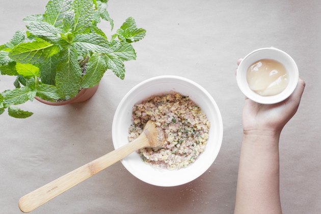 DIY Body Scrub With Mint and Ginger