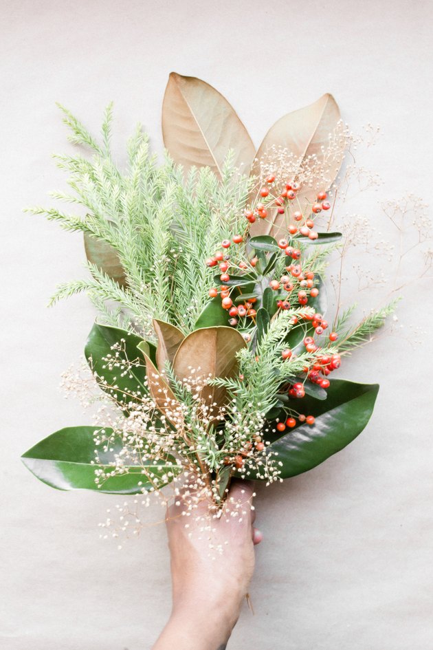 How to create a winter garland centerpiece using real branches and foliage