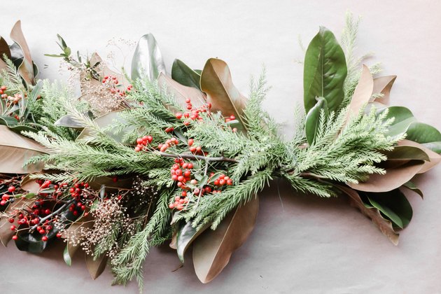 How to create a winter garland centerpiece using real branches and foliage