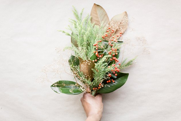 How to create a winter garland centerpiece using real branches and foliage