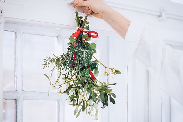 3 Easy Ways To Make Your Own Mistletoe Using Fresh Greenery Hunker