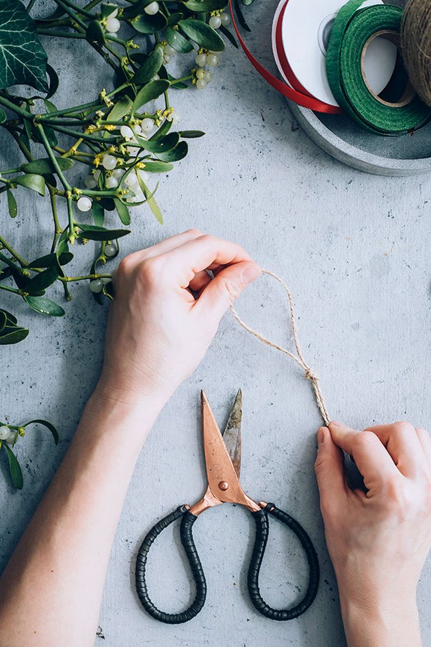 3 Easy Ways To Make Your Own Mistletoe Using Fresh Greenery Hunker