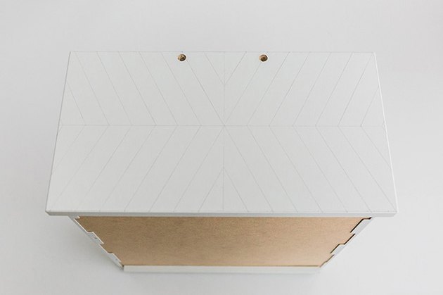 Connect the marks on the drawer front using a pencil.